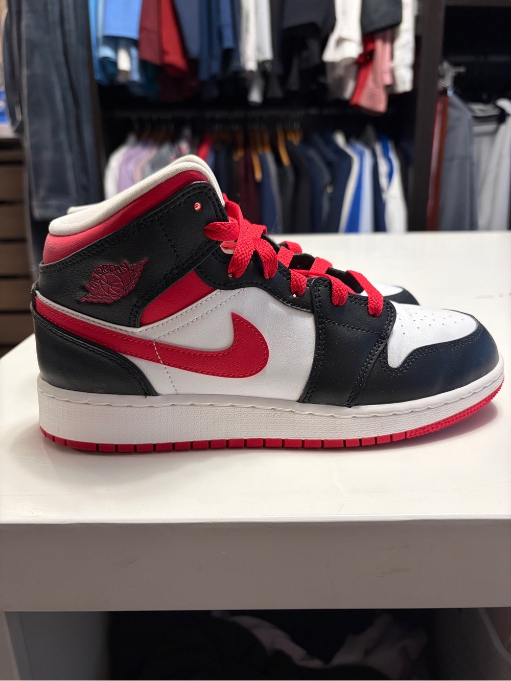 Nike Youth Jordan 1 Mid Very Berry